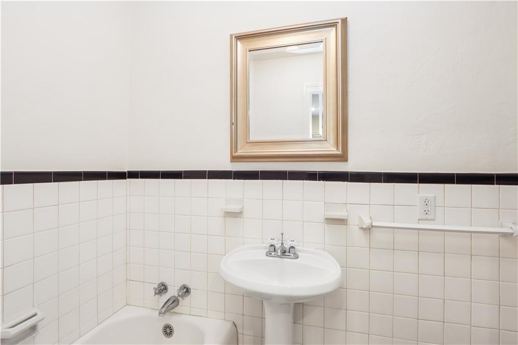 1235 W Gregory Boulevard Property Photo 14