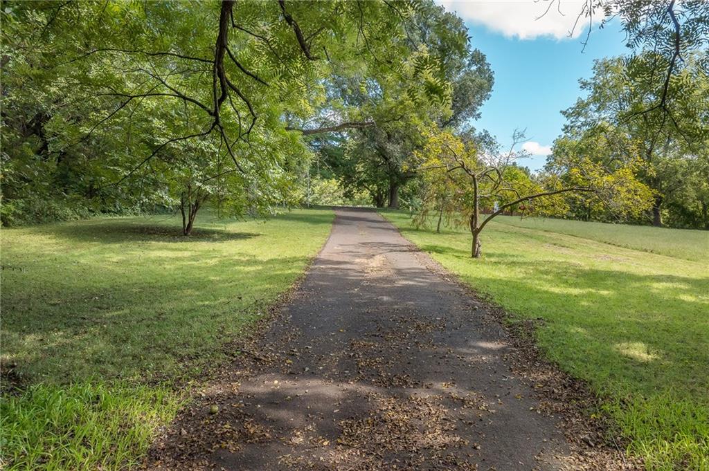 4715 Amazonia Road Property Photo 3