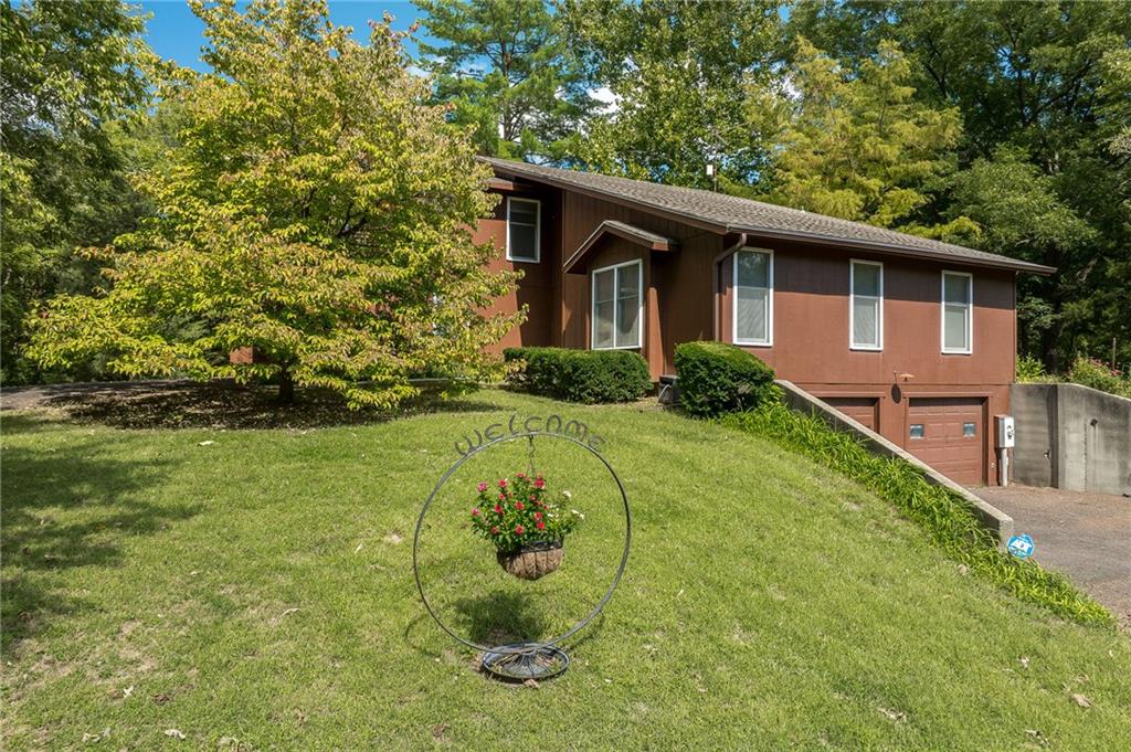 4715 Amazonia Road Property Photo 4