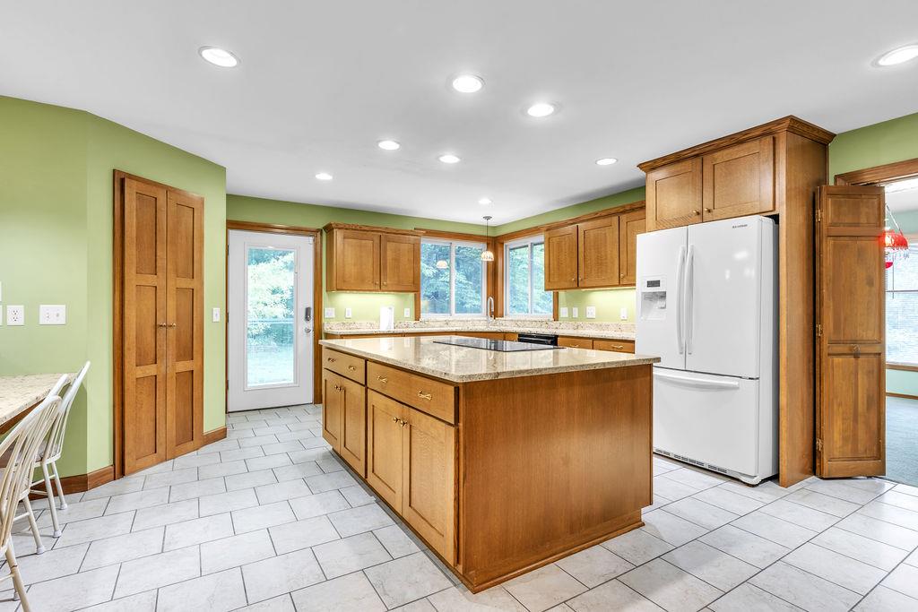 4715 Amazonia Road Property Photo 6