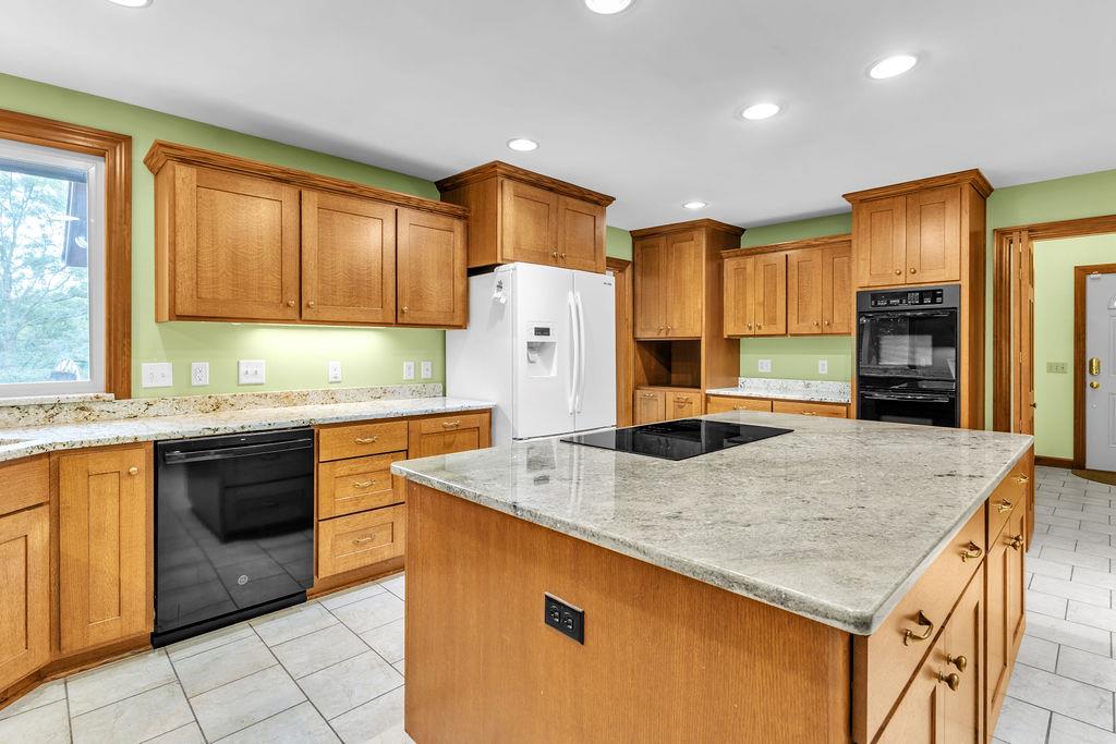 4715 Amazonia Road Property Photo 9