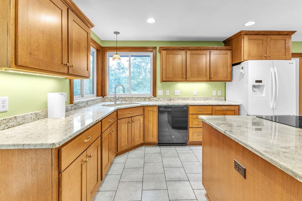 4715 Amazonia Road Property Photo 10