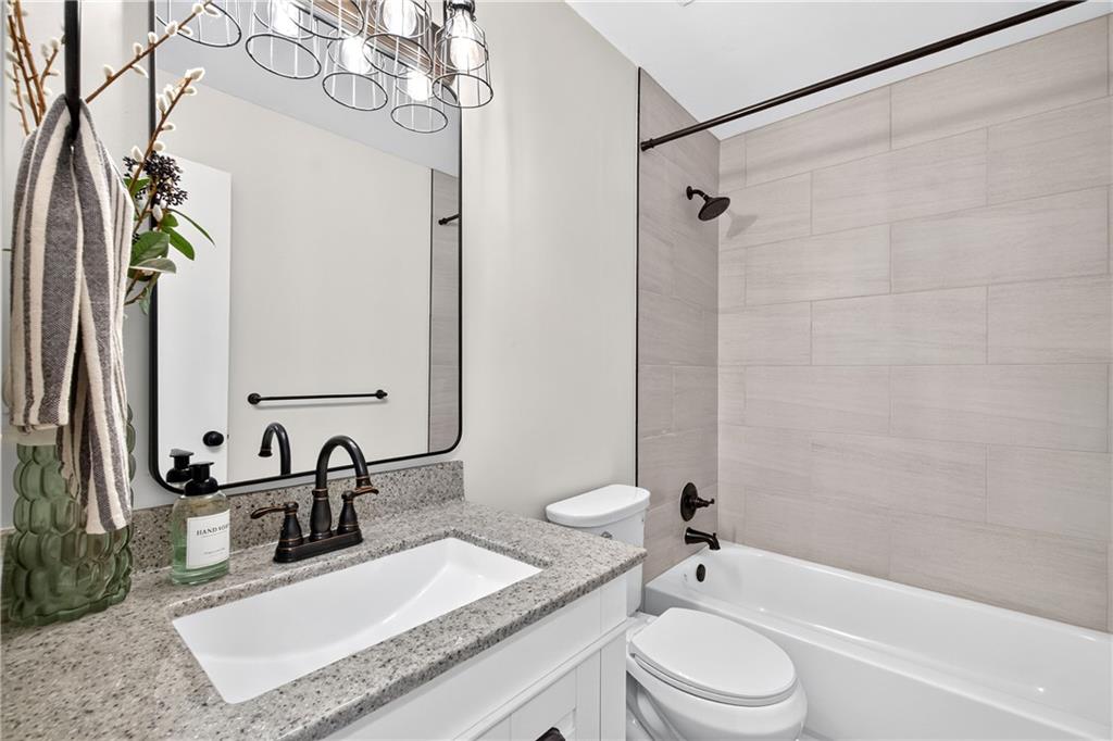 1538 W Dartmouth Street Property Photo 7