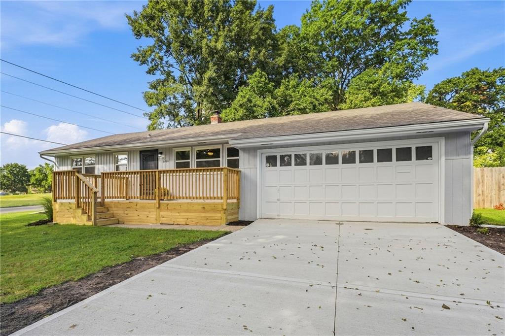 3028 S Hedges Avenue Property Photo 2