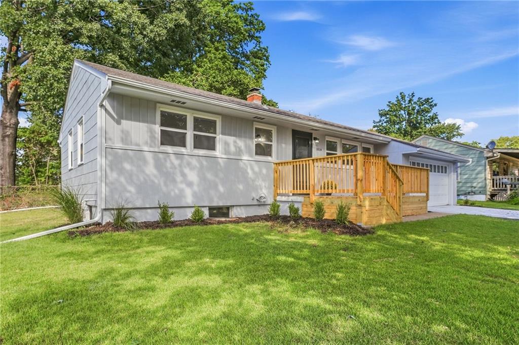 3028 S Hedges Avenue Property Photo 3