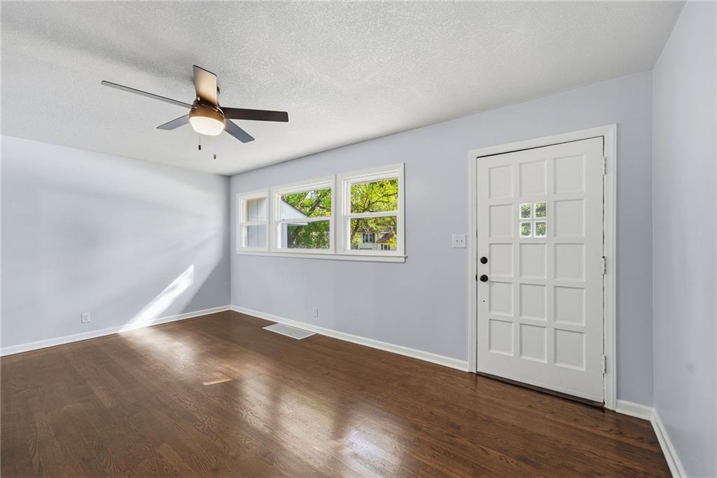 3028 S Hedges Avenue Property Photo 5