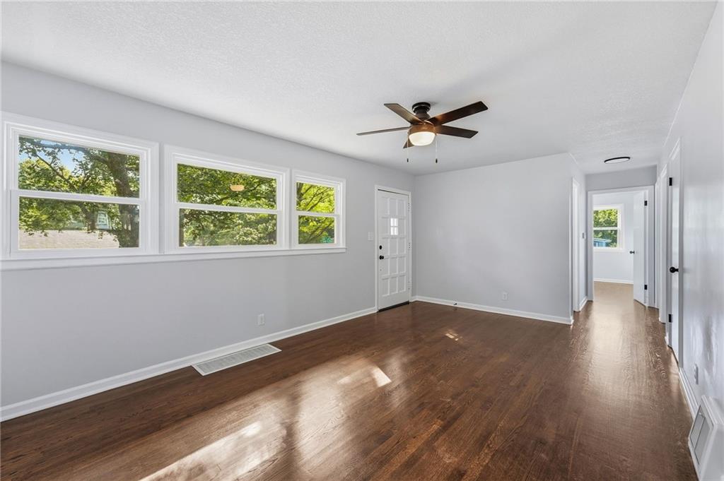 3028 S Hedges Avenue Property Photo 6