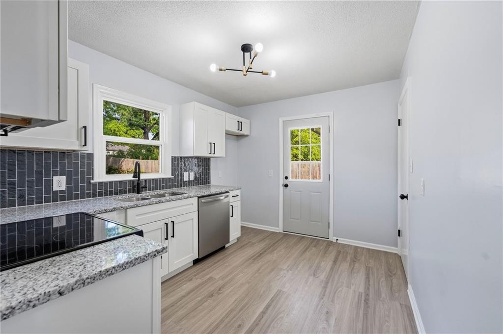 3028 S Hedges Avenue Property Photo 11