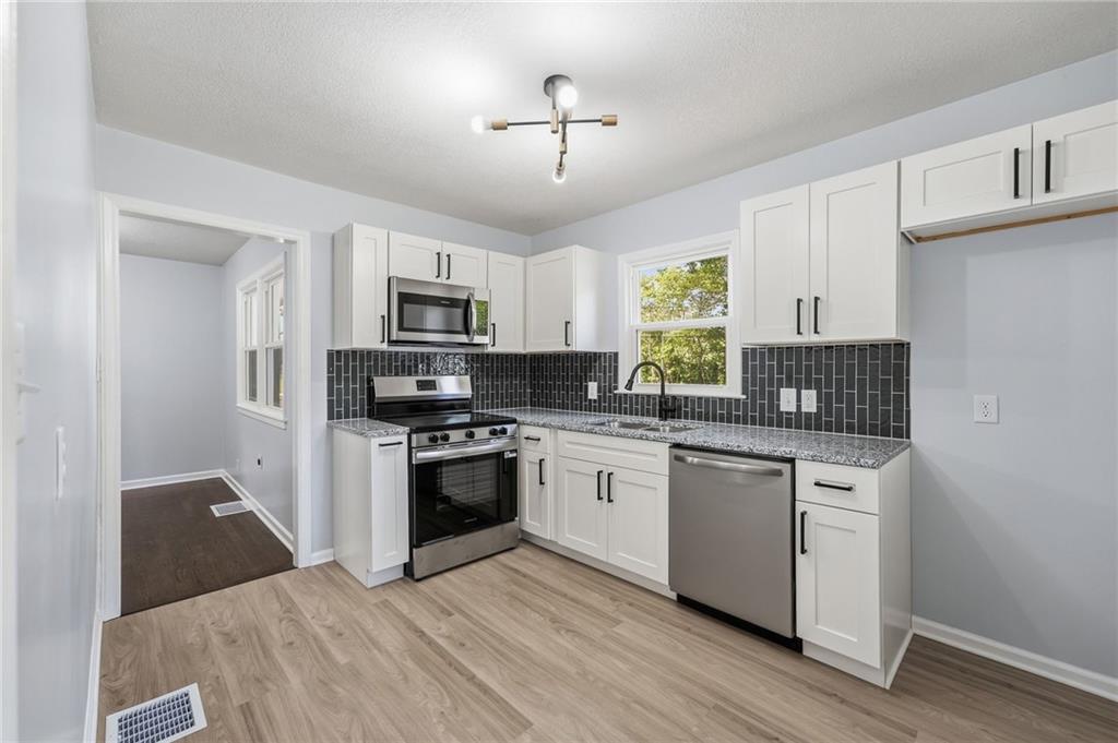 3028 S Hedges Avenue Property Photo 12