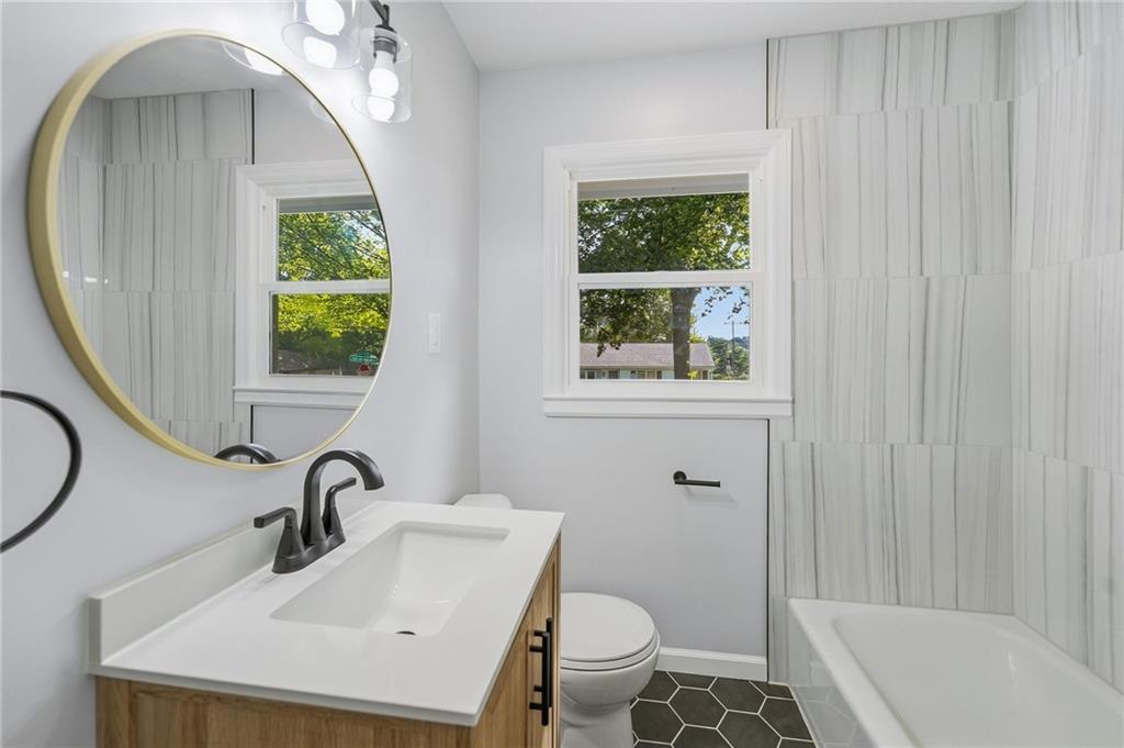 3028 S Hedges Avenue Property Photo 13
