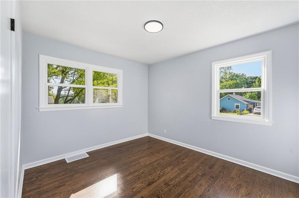 3028 S Hedges Avenue Property Photo 14