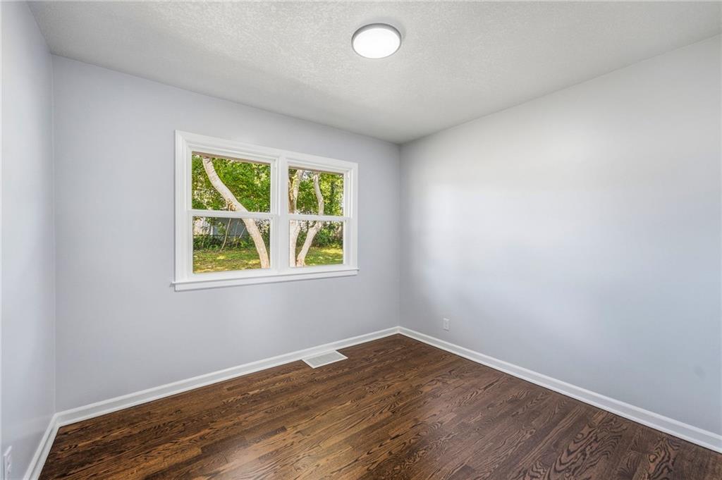 3028 S Hedges Avenue Property Photo 18