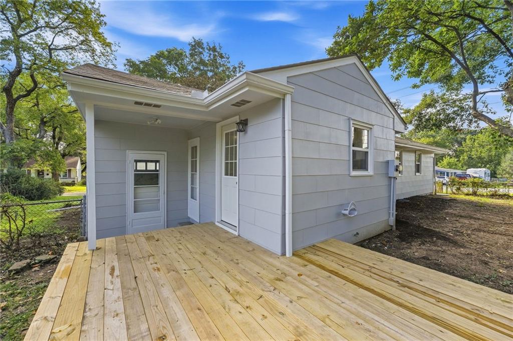3028 S Hedges Avenue Property Photo 23
