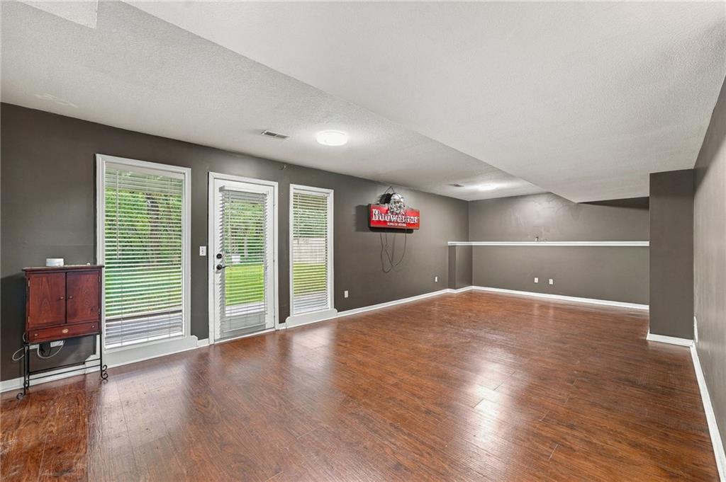 7552 N Tullis Avenue Property Photo 24