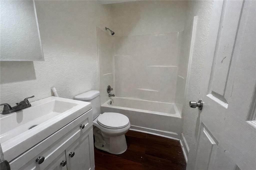 3327 - 3329 Indiana Avenue Property Photo 4