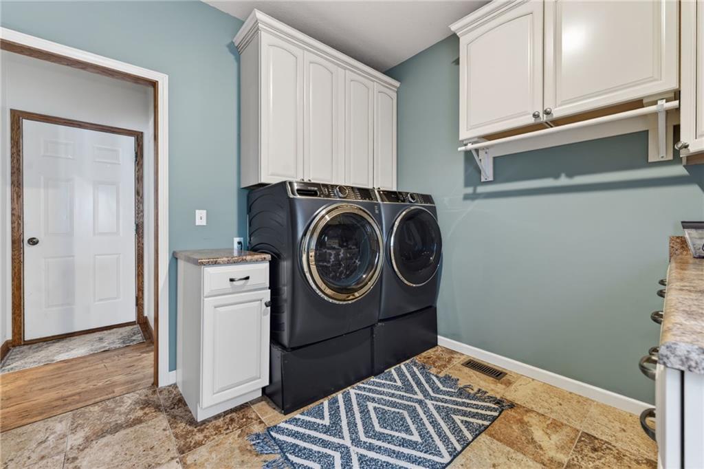 905 Florence Avenue Property Photo 20