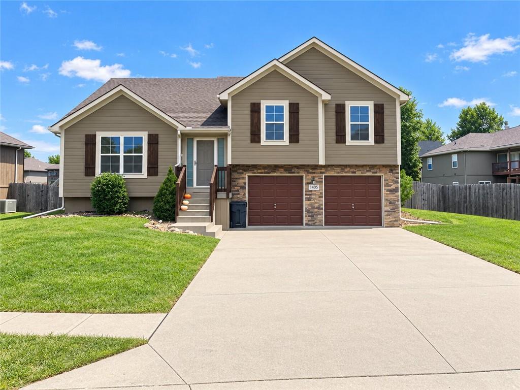 1405 Ne Jaclyn Drive Property Photo 1