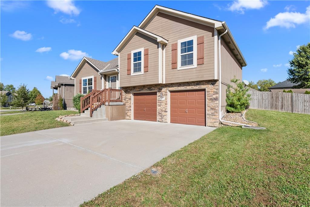 1405 Ne Jaclyn Drive Property Photo 2