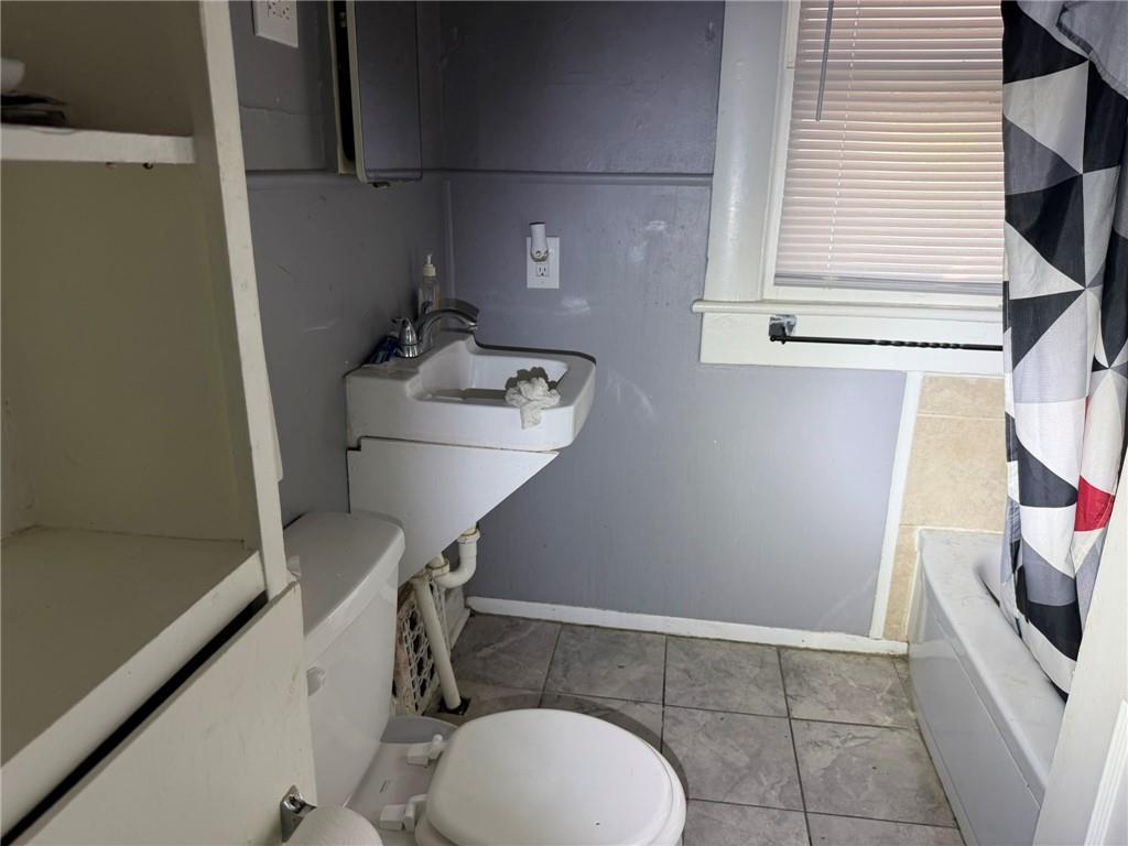 2402 & 2404 Jules Street Property Photo 8