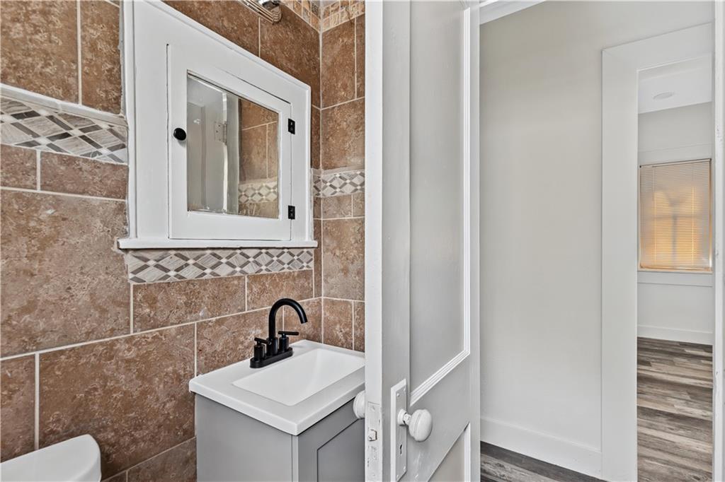 627 Sumner Avenue Property Photo 3