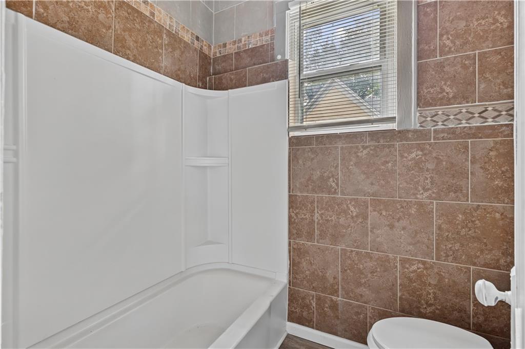 627 Sumner Avenue Property Photo 4