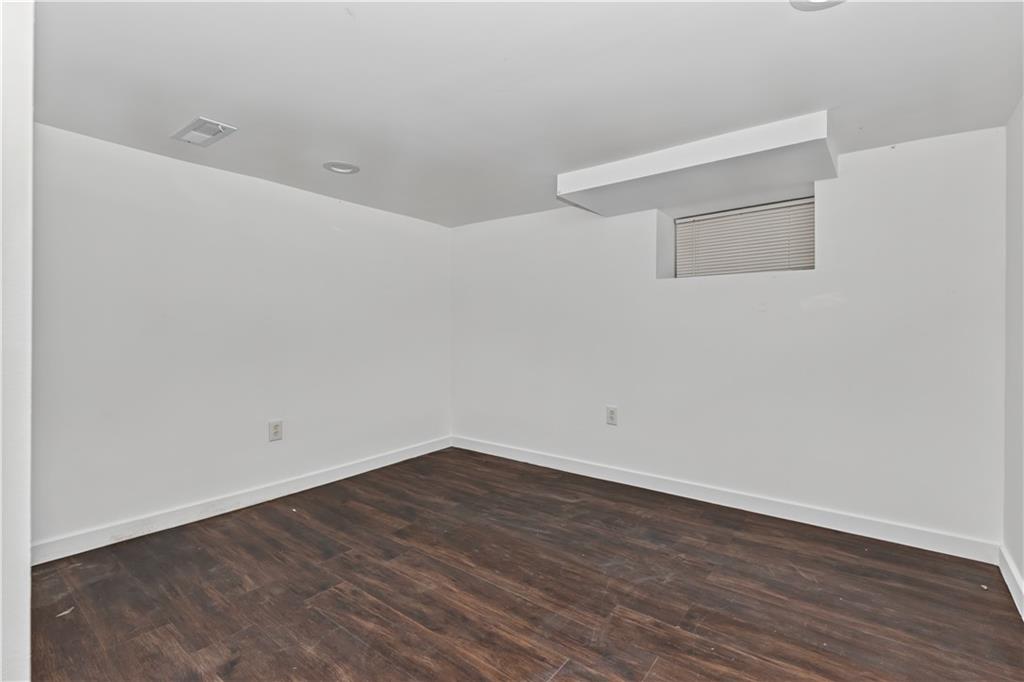 627 Sumner Avenue Property Photo 9