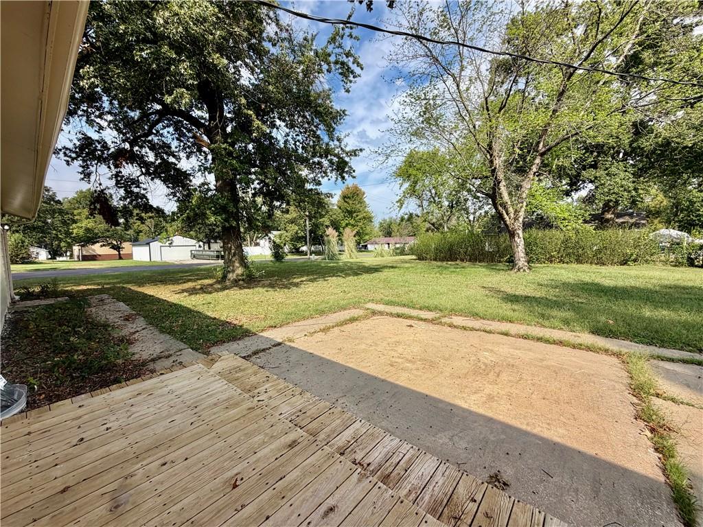 407 E Elm Street Property Photo 4