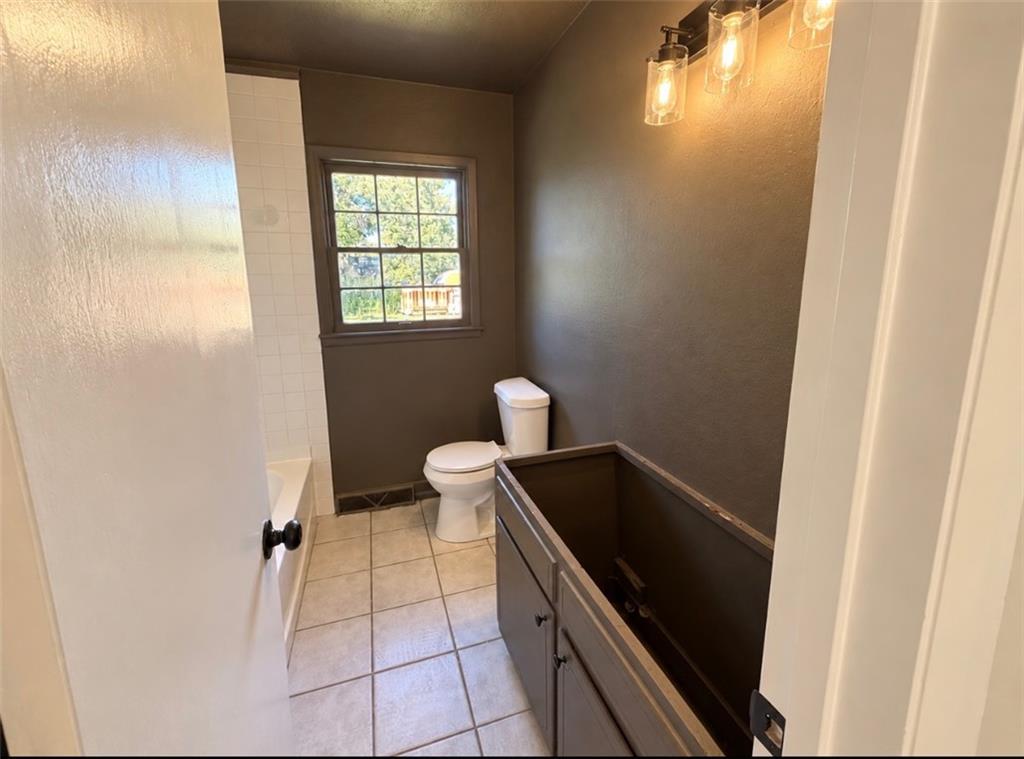 407 E Elm Street Property Photo 8