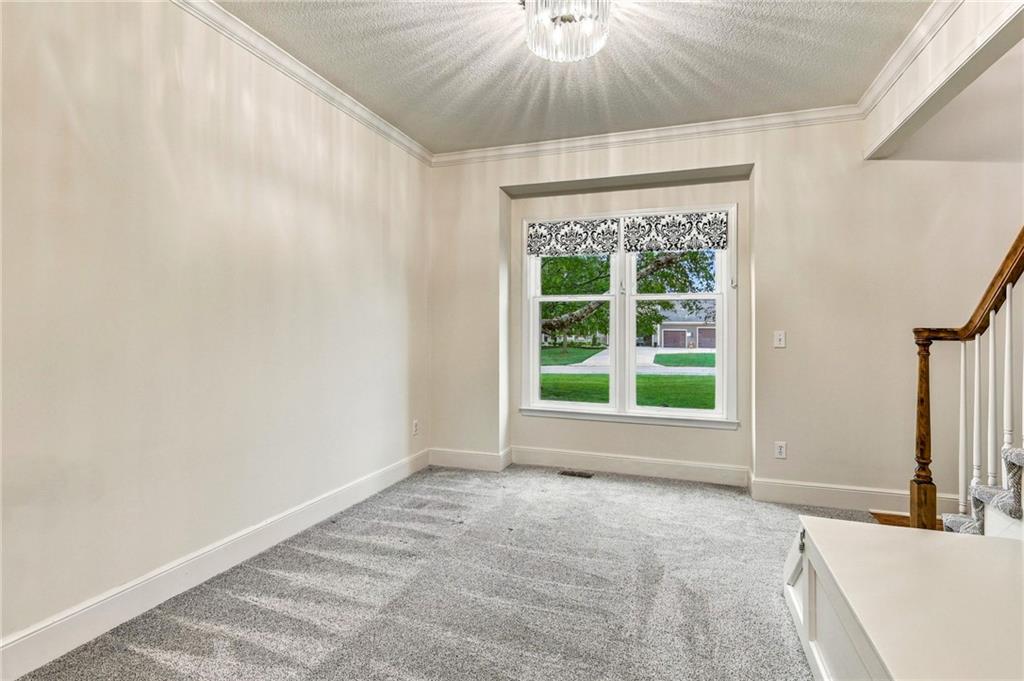18437 Lamar Avenue Property Photo 7