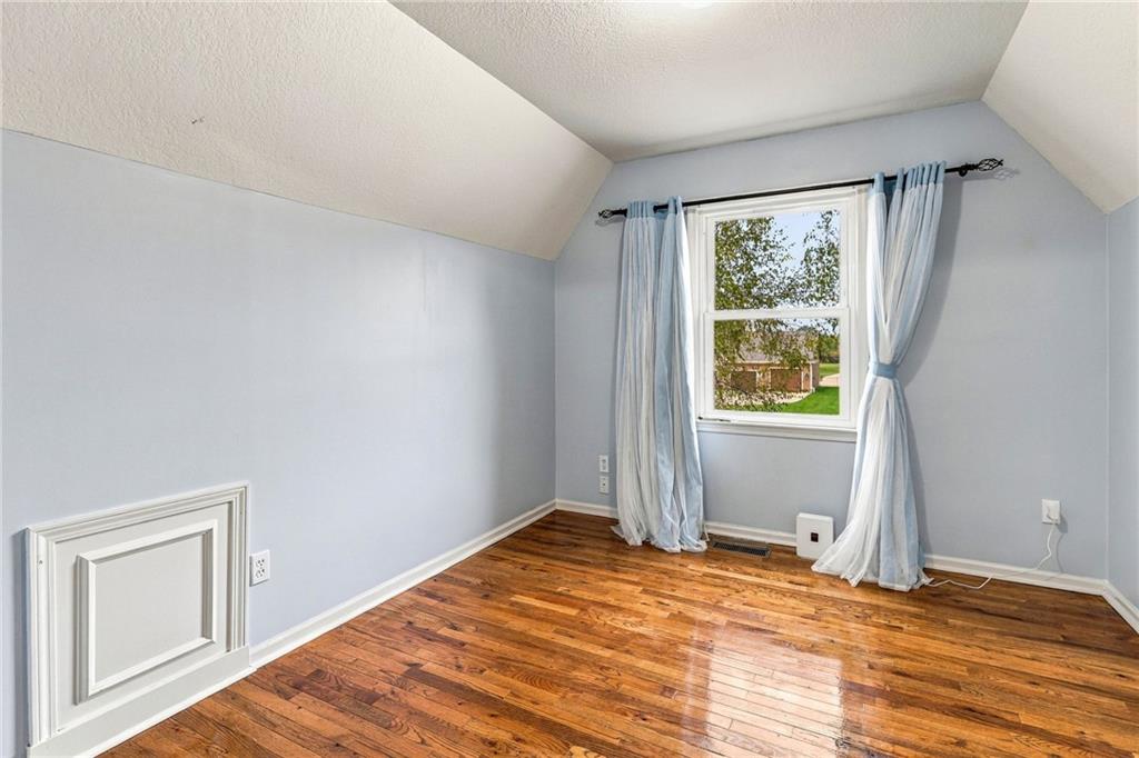 18437 Lamar Avenue Property Photo 28