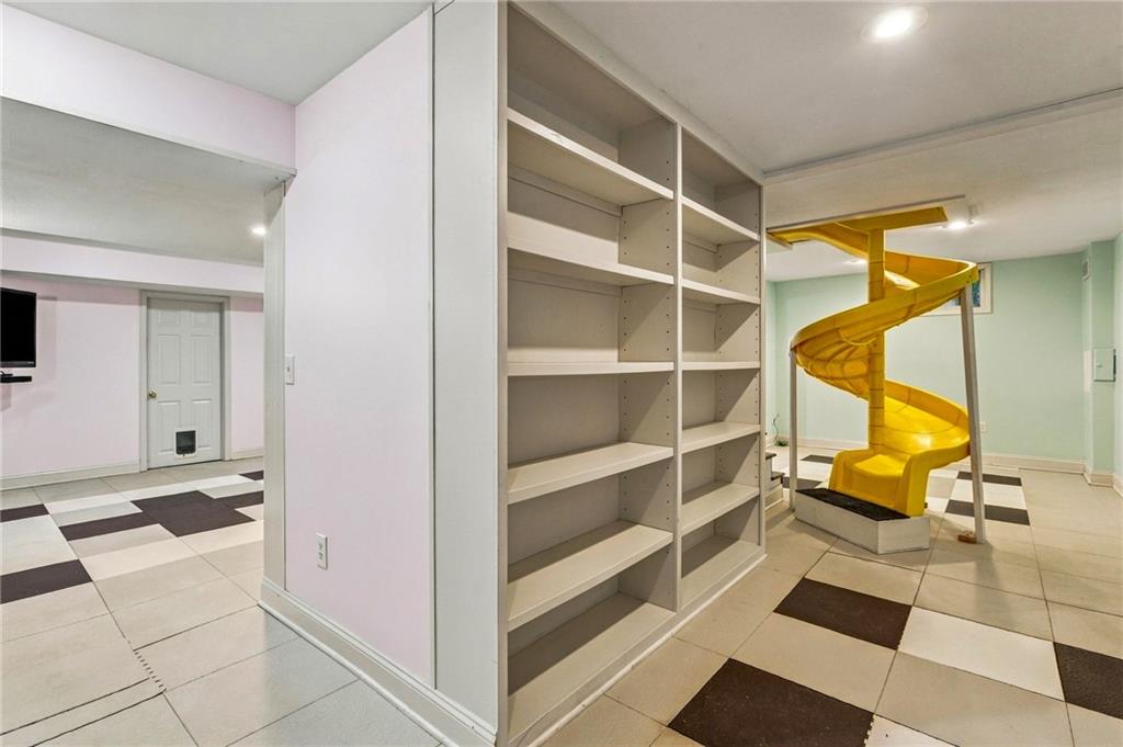 18437 Lamar Avenue Property Photo 42