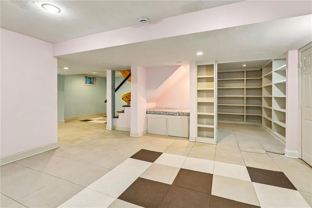 18437 Lamar Avenue Property Photo 44