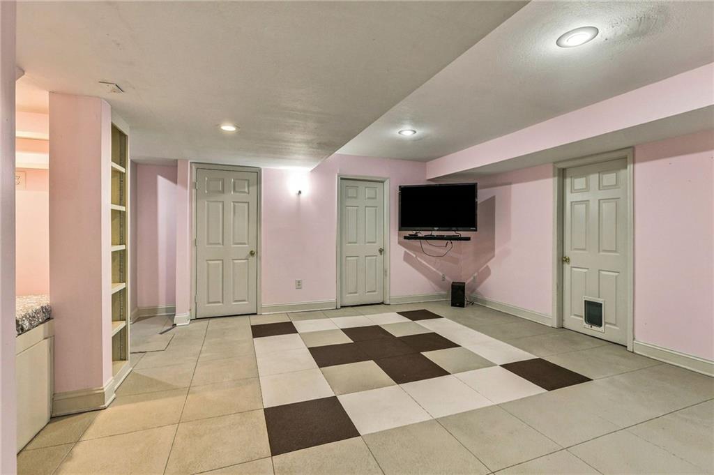 18437 Lamar Avenue Property Photo 45