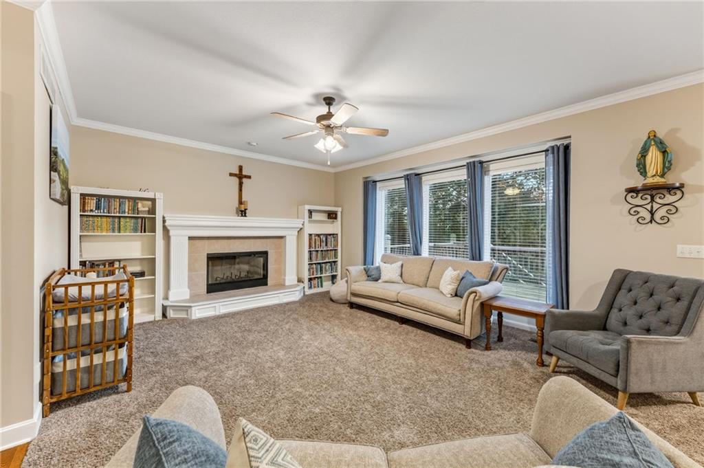 1100 Silverleaf Lane Property Photo 4