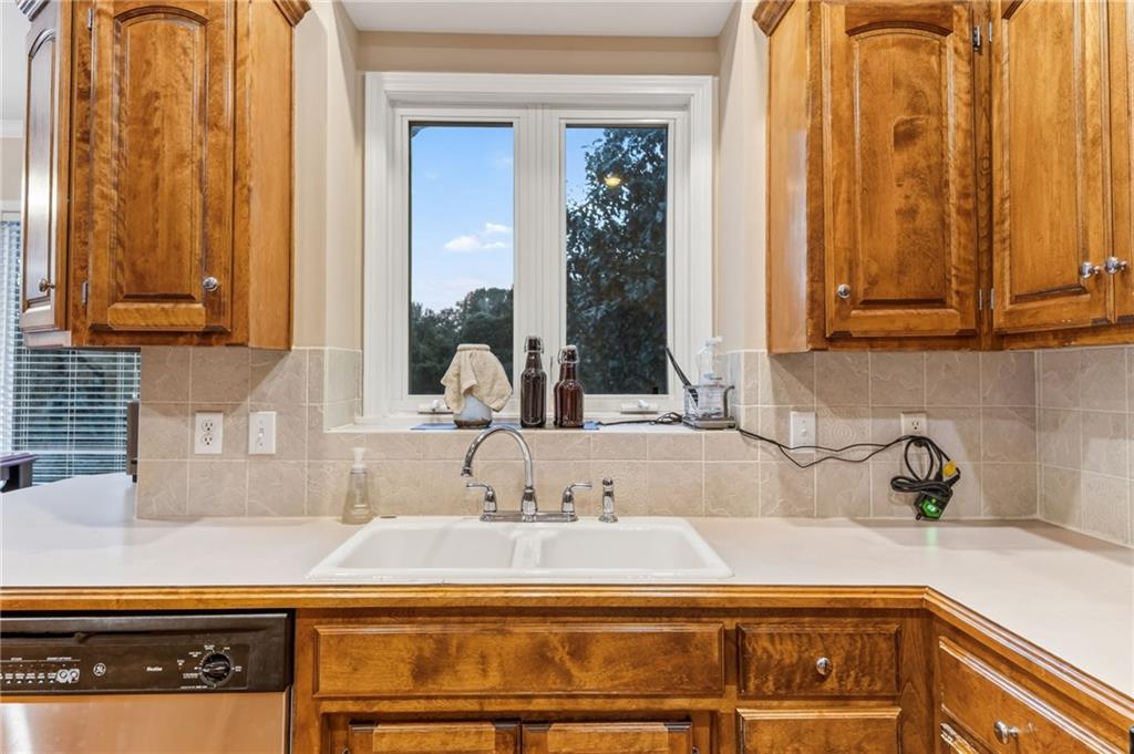 1100 Silverleaf Lane Property Photo 11