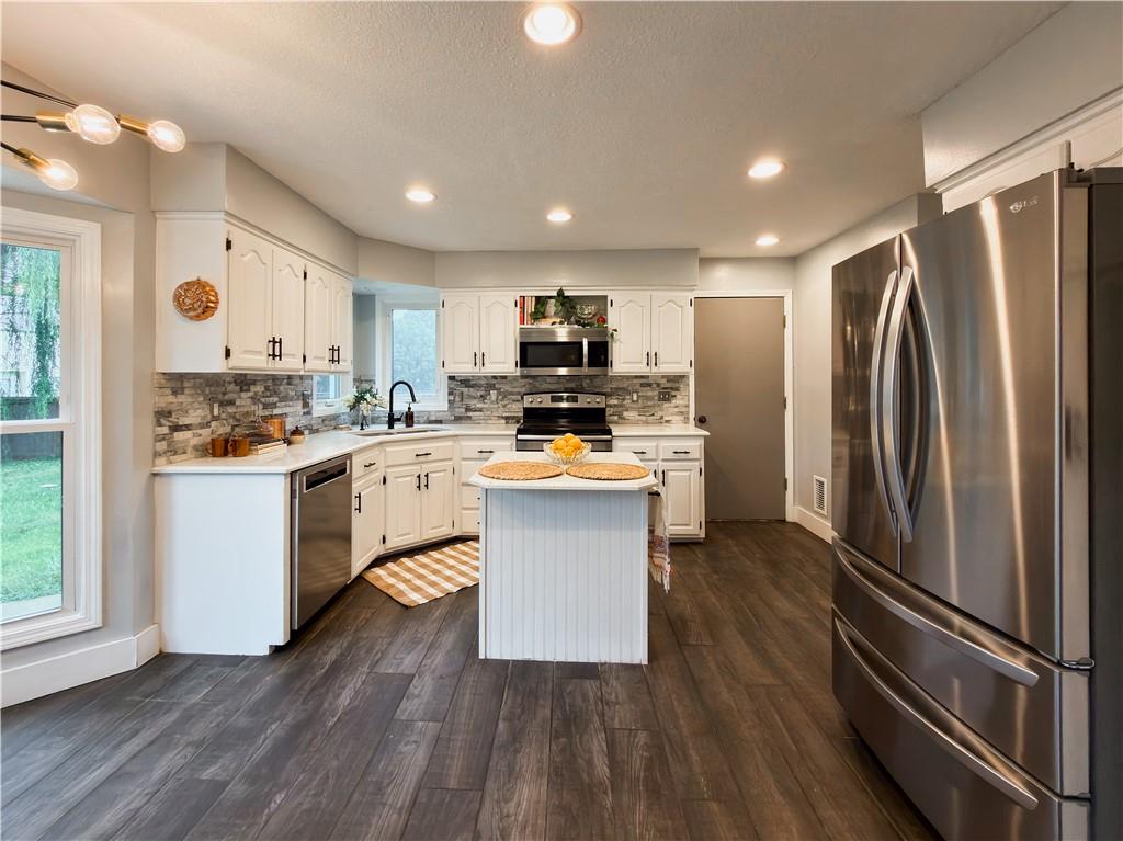 15026 W 146 Street Property Photo 5