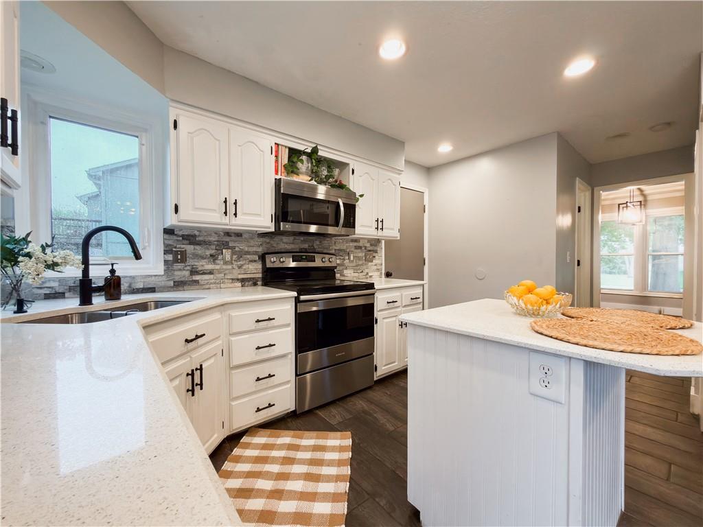 15026 W 146 Street Property Photo 8