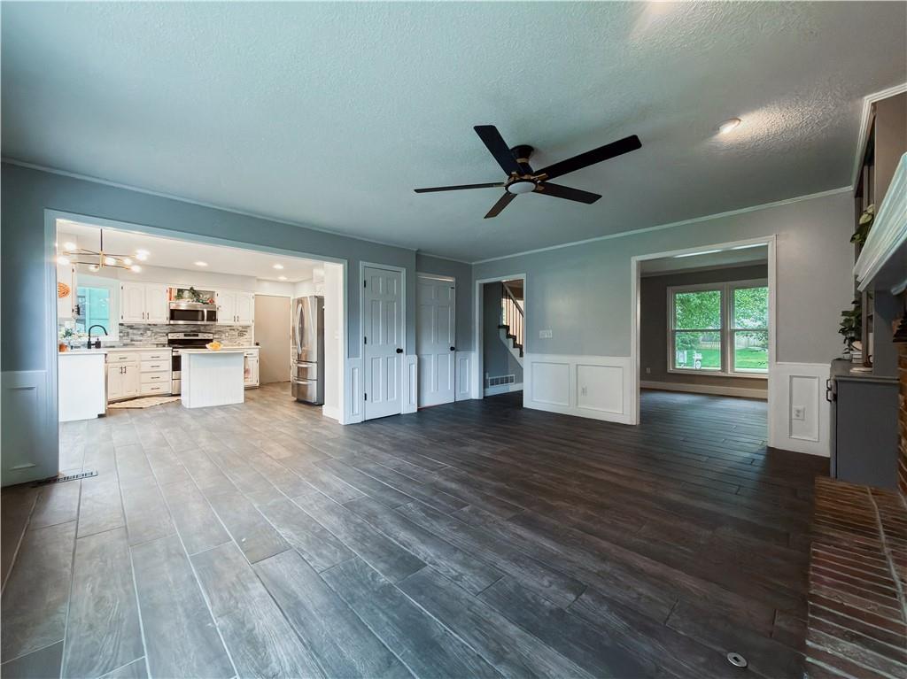15026 W 146 Street Property Photo 10