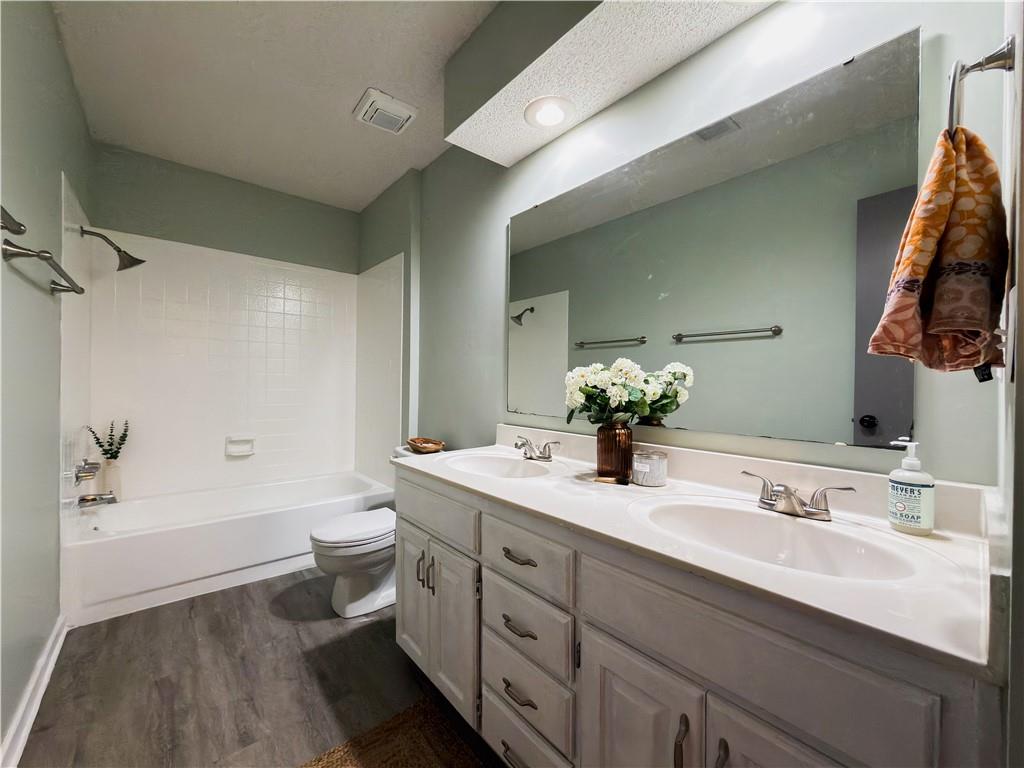 15026 W 146 Street Property Photo 20