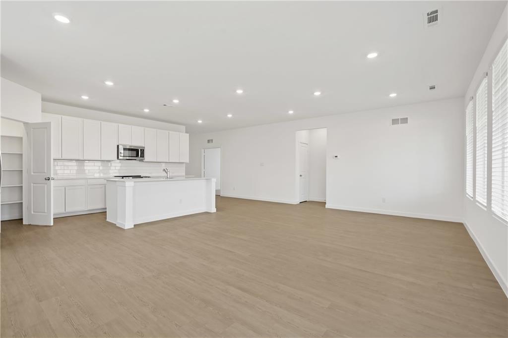 21287 Cleveland Street Property Photo 12