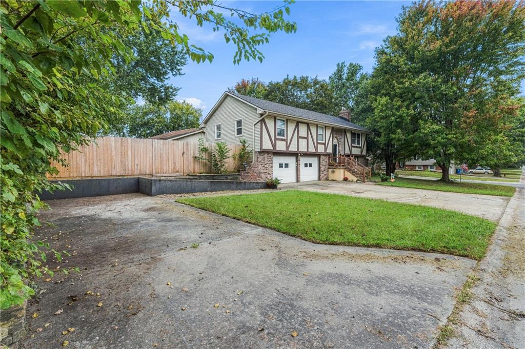 506 W Mcdowell Avenue Property Photo 1