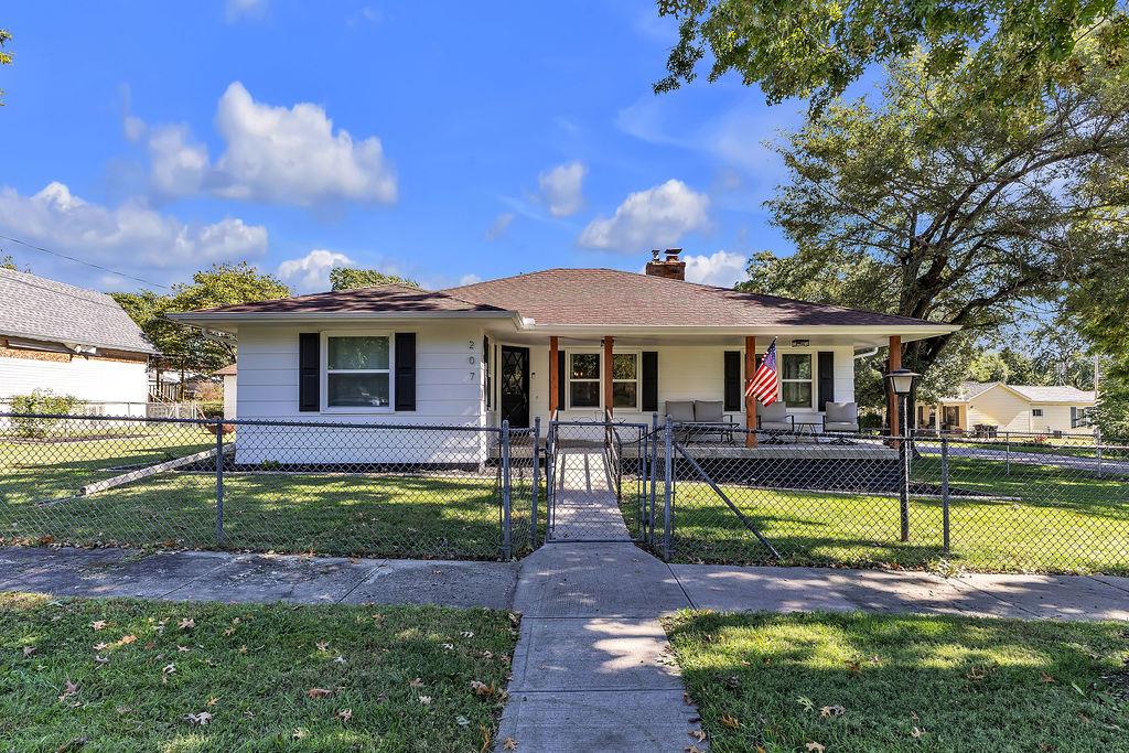 207 S 5th Street Property Photo 1