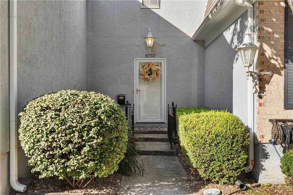 8732 Walmer Street Property Photo 1