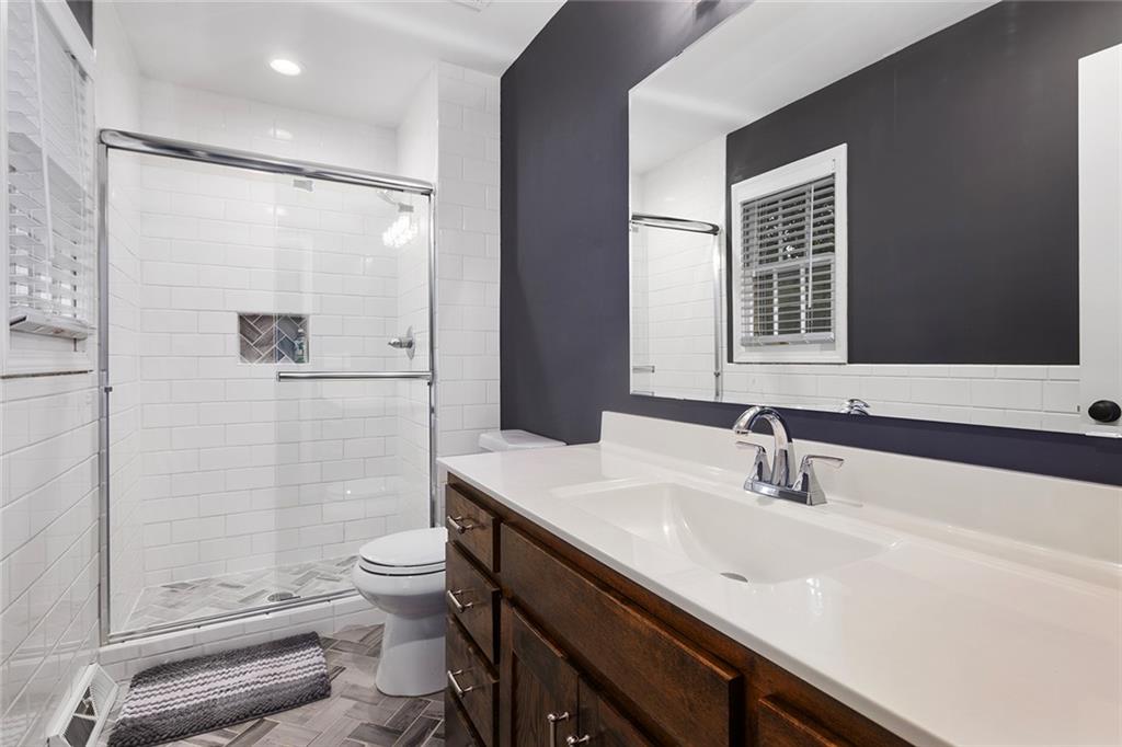 1001 Wyckwood Drive Property Photo 15