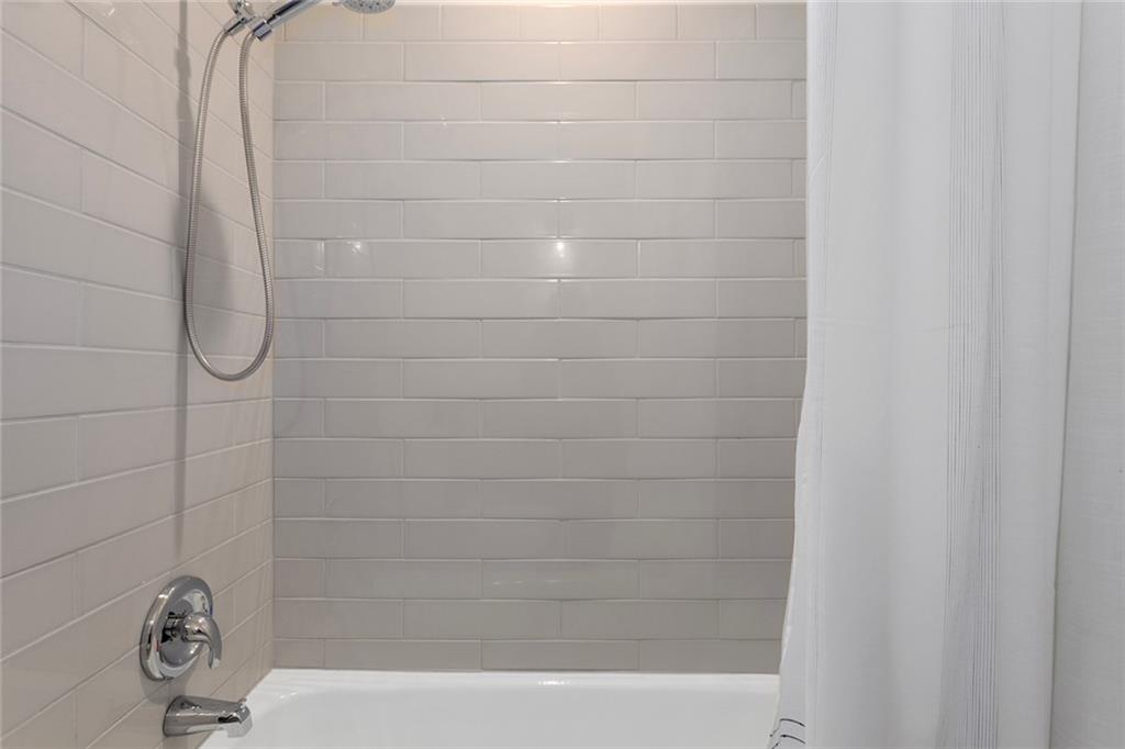 1001 Wyckwood Drive Property Photo 22