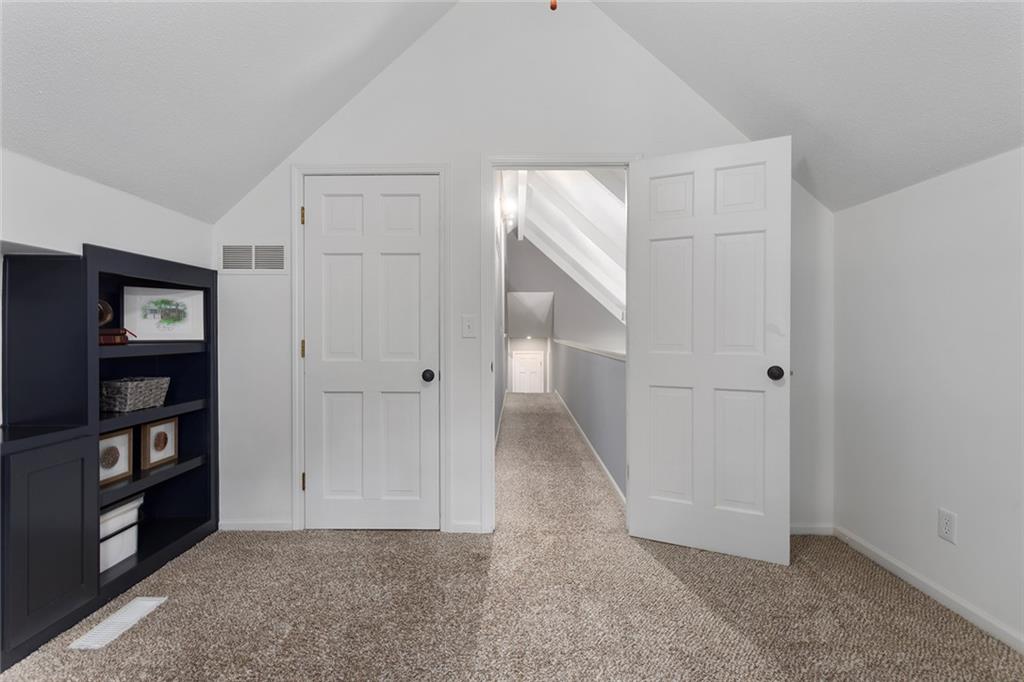 1001 Wyckwood Drive Property Photo 26