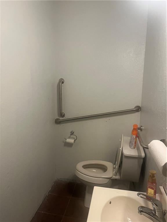 2112 Main Street Property Photo 7