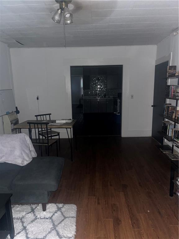 2112 Main Street Property Photo 15