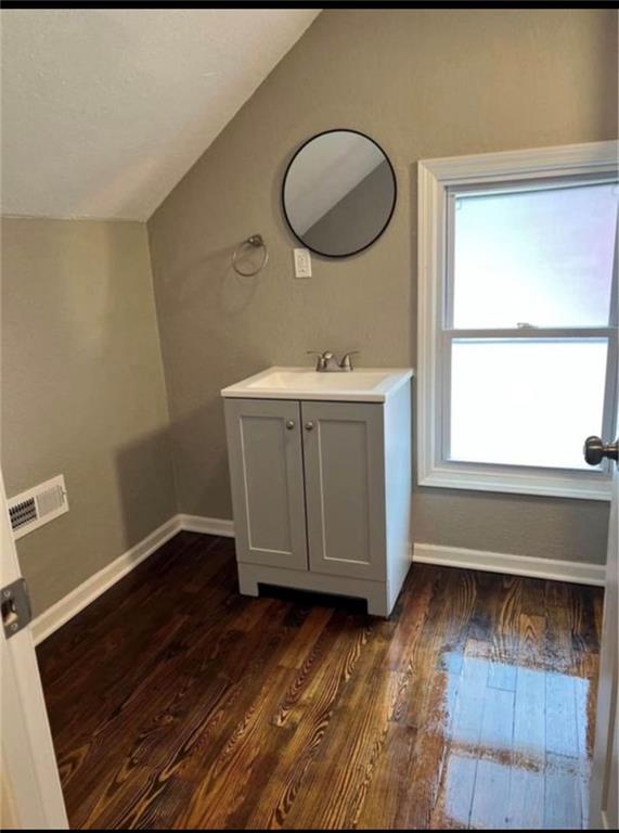 114 E Cass Street Property Photo 6