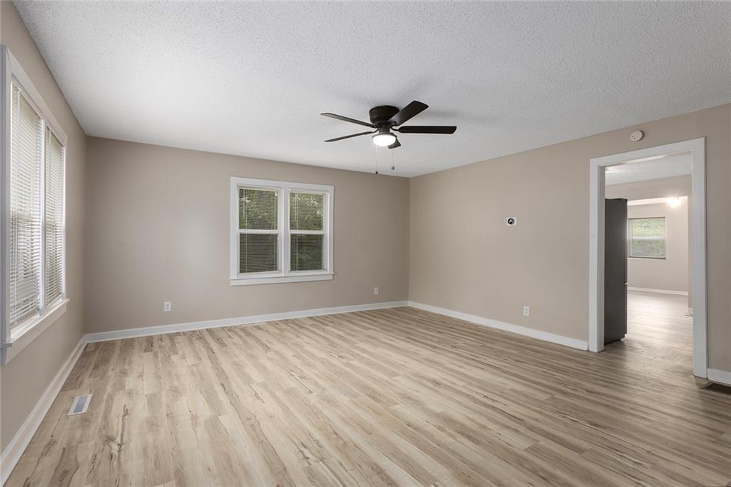 1400 E Hayward Avenue Property Photo 4
